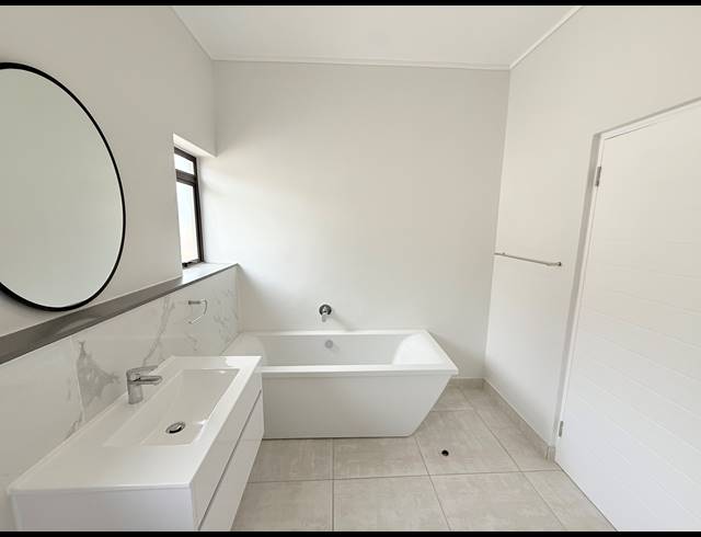 3 BEDROOM APARTMENT TO LET IN IZINGA